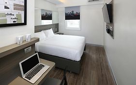 Red Planet Cubao Aurora Boulevard